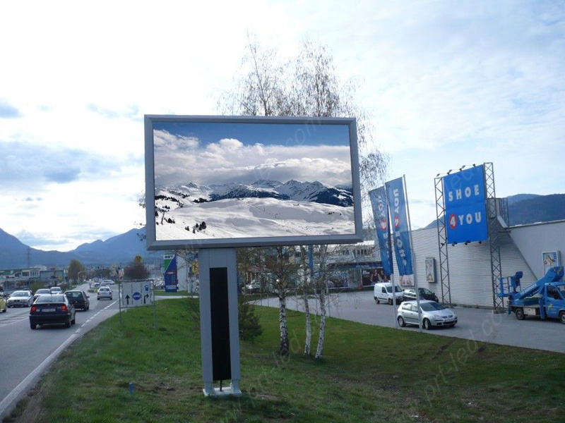 High Brightness Full Color Outdoor Advertising LED Display Screen for Roadside (P5, P6)