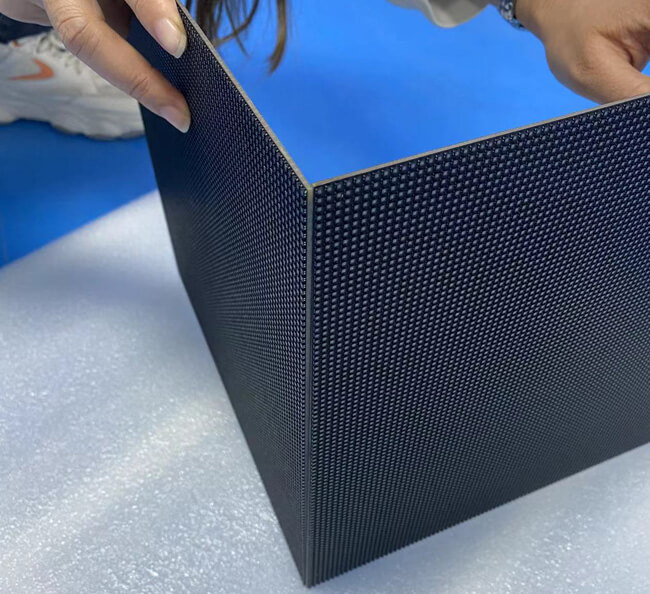 Outdoor Full Color LED Rubik Cube Screen P3.91, P4.81 with Size 500x500mm